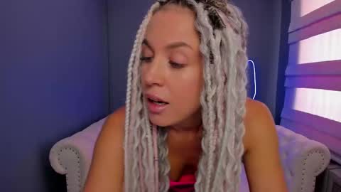 Snapshot of roxy_mars chatting on 03/07/25, 06:02 Roxy online show from 03/07/25, 06:02