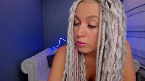 Snapshot of roxy_mars chatting on 03/08/25, 01:28 Roxy online show from 03/08/25, 01:28