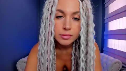 Roxy online show from 03/11/25, 04:54