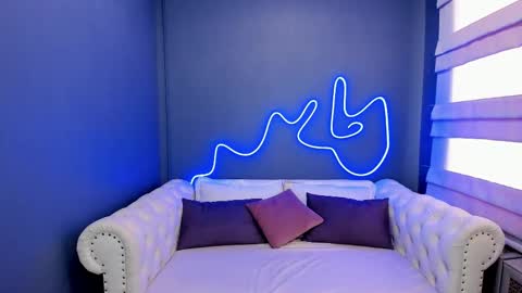 Snapshot of roxy_mars chatting on 03/11/25, 07:58 Roxy online show from 03/11/25, 07:58