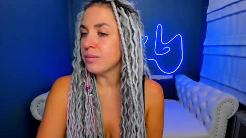 Snapshot of roxy_mars chatting on 09/12/25, 02:00 Roxy online show from 09/12/25, 02:00