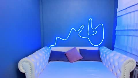 Roxy online show from 09/19/25, 01:51