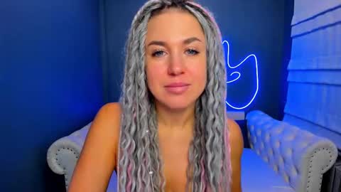 Snapshot of roxy_mars chatting on 10/06/25, 01:25 Roxy online show from 10/06/25, 01:25