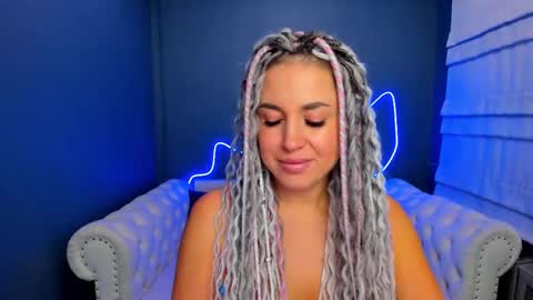 Snapshot of roxy_mars chatting on 10/18/25, 01:41 Roxy online show from 10/18/25, 01:41