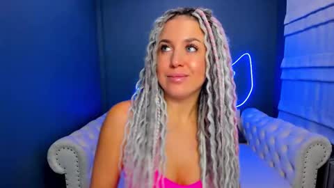 Snapshot of roxy_mars chatting on 10/24/25, 01:24 Roxy online show from 10/24/25, 01:24