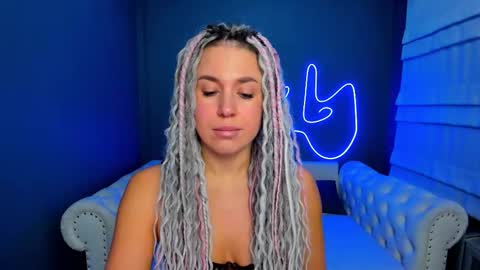 Snapshot of roxy_mars chatting on 11/08/25, 02:01 Roxy online show from 11/08/25, 02:01