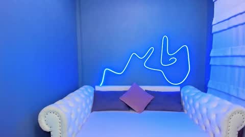 Snapshot of roxy_mars chatting on 11/23/25, 01:49 Roxy online show from 11/23/25, 01:49