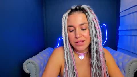 Snapshot of roxy_mars chatting on 11/28/25, 04:15 Roxy online show from 11/28/25, 04:15