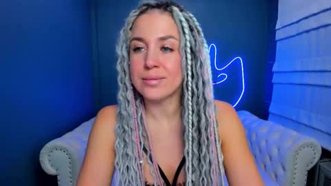 Snapshot of roxy_mars chatting on 12/17/25, 01:22 Roxy online show from 12/17/25, 01:22