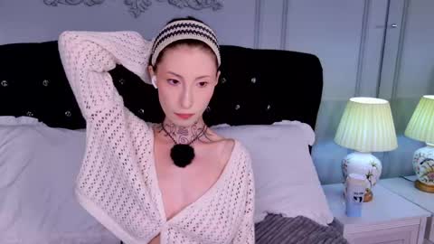 Snapshot of roxy_morrison_x chatting on 05/18/26, 03:35 roxanne online show from 05/18/26, 03:35