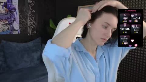 roxy_riot_ online show from 12/14/25, 03:01