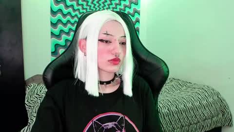 Roxy Independient model Help me to reach 50 thumbs up online show from 12/17/24, 02:23