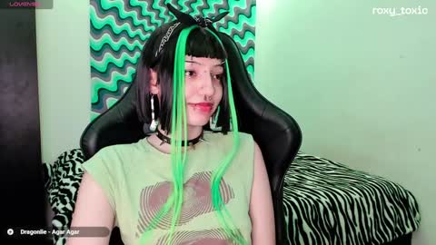 Roxy Independient model Help me to reach 50 thumbs up online show from 01/21/25, 01:08