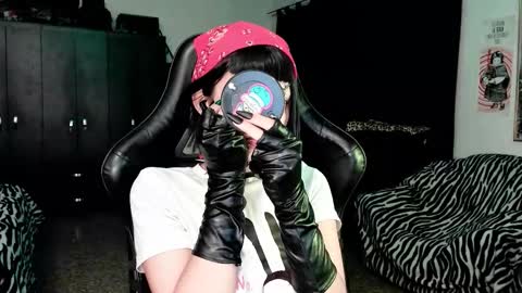 Roxy Independient model Help me to reach 50 thumbs up online show from 01/16/26, 12:36