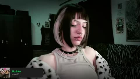 Roxy Independient model Help me to reach 50 thumbs up online show from 05/15/26, 11:01