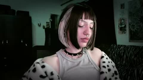 Roxy Independient model Help me to reach 50 thumbs up online show from 05/15/26, 11:23