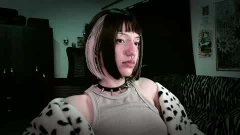 Roxy Independient model Help me to reach 50 thumbs up online show from 05/16/26, 12:18