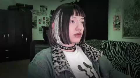 Roxy Independient model Help me to reach 50 thumbs up online show from 06/18/26, 12:55