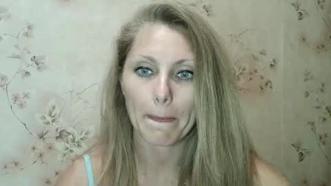 roxyfox18x01 online show from 09/21/25, 07:26