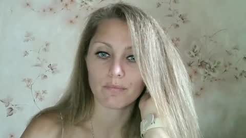 roxyfox18x01 online show from 10/07/25, 05:59