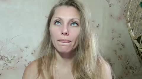 roxyfox18x01 online show from 10/13/25, 06:46