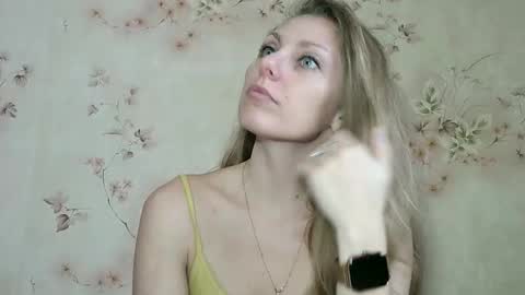 roxyfox18x01 online show from 12/02/25, 10:42