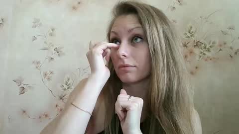 roxyfox18x01 online show from 04/15/26, 07:59