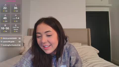Snapshot of roxylilosh chatting on 05/07/26, 01:11 Roxy online show from 05/07/26, 01:11