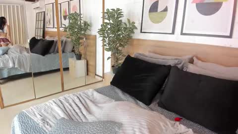    online show from 11/03/25, 08:10