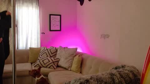 Roxy Nyes online show from 04/07/26, 08:31