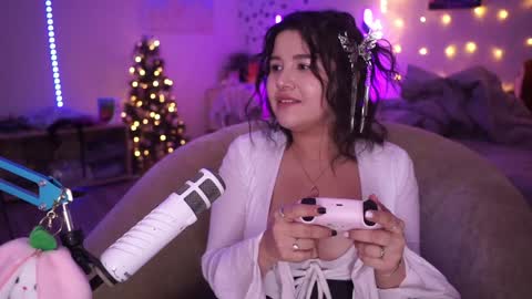 roxysuh online show from 12/13/24, 06:21