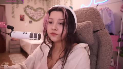 roxysuh online show from 04/18/26, 08:29