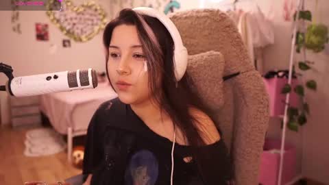 Snapshot of roxysuh chatting on 06/29/26, 10:15 roxysuh online show from 06/29/26, 10:15