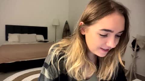 Roxy online show from 03/22/26, 09:07