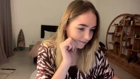 Roxy online show from 03/26/26, 08:03