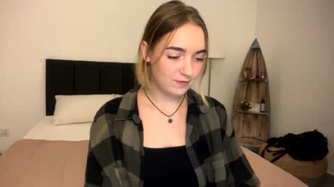 Roxy online show from 04/01/26, 01:41