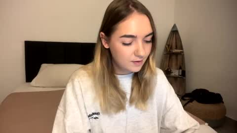 Roxy online show from 04/02/26, 01:31