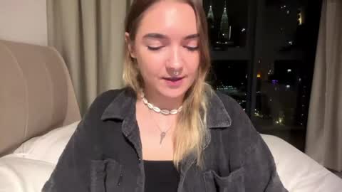 Roxy online show from 05/21/26, 02:24