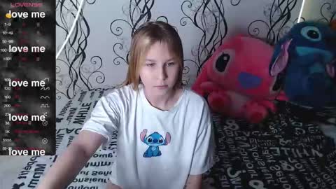 angela online show from 10/22/25, 01:11