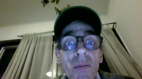 Snapshot of royboy2561 chatting on 10/05/25, 06:23 Roy Murrin online show from 10/05/25, 06:23