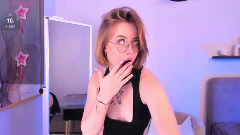 AnikaIm so hot that Ive already burned myself do you want me to set you on fire too  online show from 02/10/25, 09:58