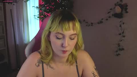 Snapshot of roziett_belle chatting on 04/20/26, 08:50 Roziett online show from 04/20/26, 08:50