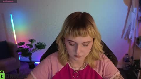 Snapshot of roziett_belle chatting on 04/23/26, 12:29 Roziett online show from 04/23/26, 12:29