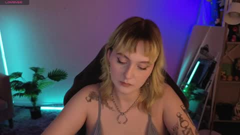 Snapshot of roziett_belle chatting on 04/25/26, 08:50 Roziett online show from 04/25/26, 08:50