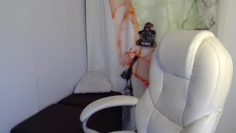 Rubi online show from 10/31/25, 11:39