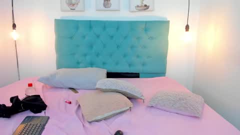 Snapshot of rubiroose chatting on 01/07/25, 01:49 Rubii online show from 01/07/25, 01:49