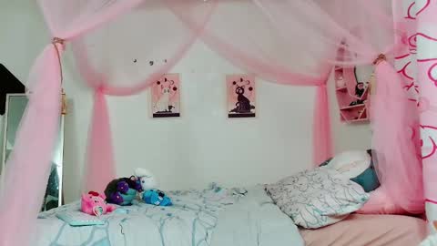 Snapshot of ruby_wren chatting on 09/29/25, 01:55 Ruby Wren online show from 09/29/25, 01:55