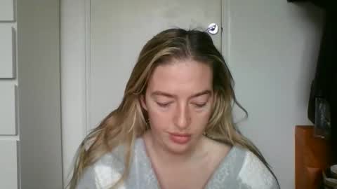 rubyredxxxoxxx online show from 11/22/25, 08:24