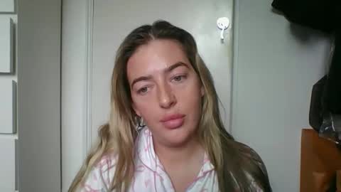 rubyredxxxoxxx online show from 03/13/26, 08:43