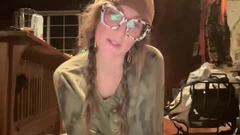 Snapshot of rubywavesback chatting on 12/17/25, 05:02 rubywavesback online show from 12/17/25, 05:02